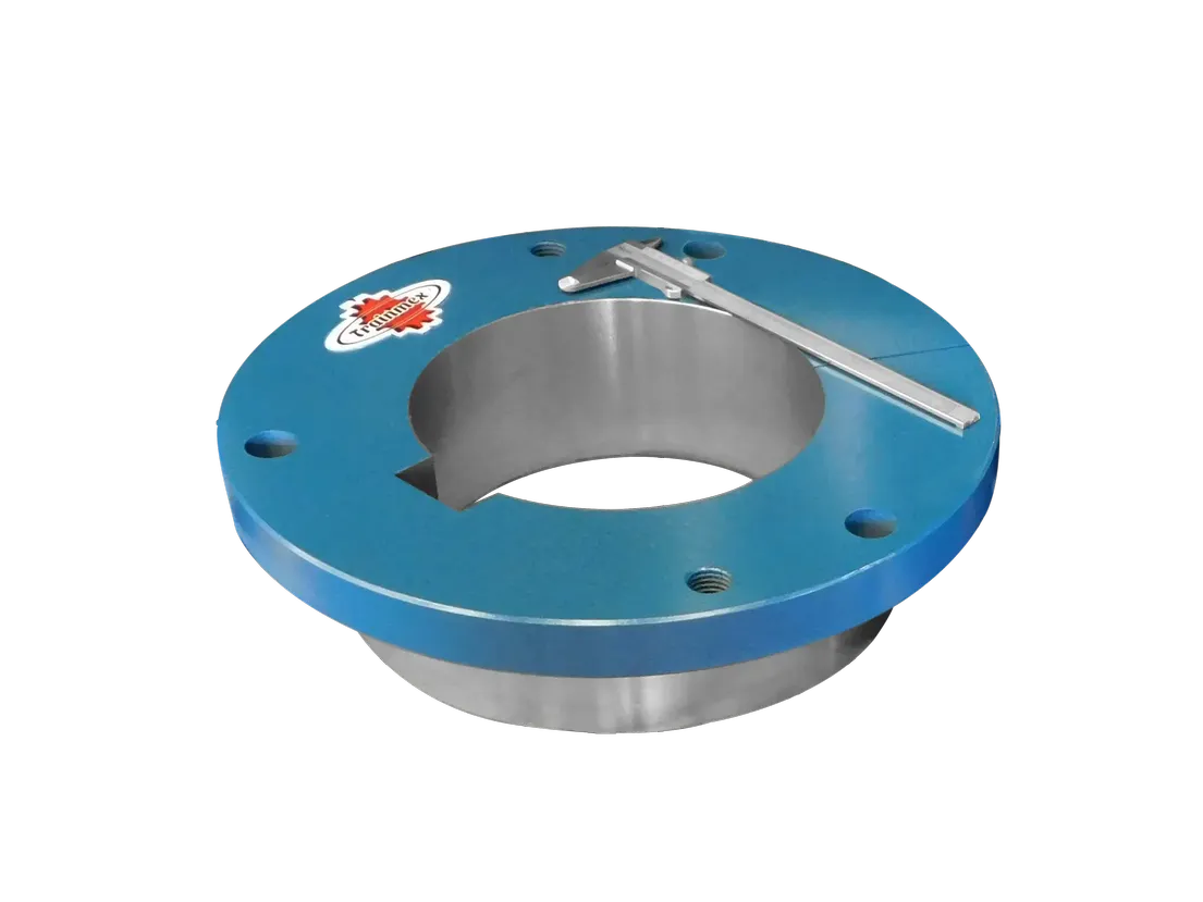 Buje bipartido industrial Trainmex con brida azul y un calibrador vernier de medición en la superficie.